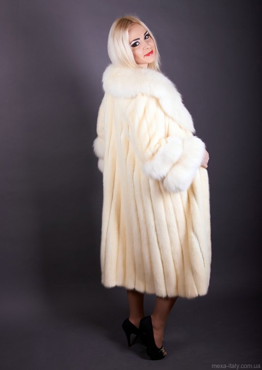 Купить  Шуба белая норковая  с воротником и манжетами из лисы Феона (арт.0239) по самой низкой цене